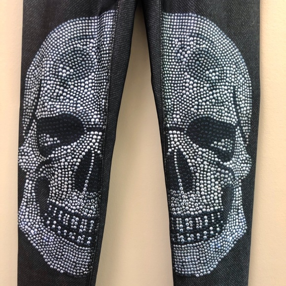 Scull Leggings by Zara Terez  ZT Performance - Picture 12 of 14